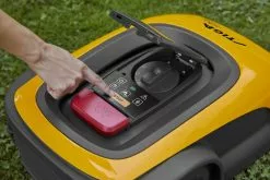 Stiga Stig Robottiruohonleikkuri 600 M2 11 Stiga Stig Robottiruohonleikkuri 600 M2 -Piha myymälä stig 2r3100018st1 amb08 ecommerce 1