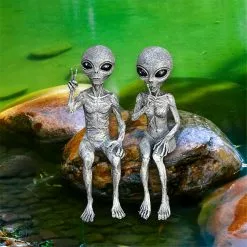 Unbranded Alien Resin Ornaments Sculpture Ufo Outdoor Dwarf Garden Statue Hallowen Descoration -Piha myymälä 361586370 max
